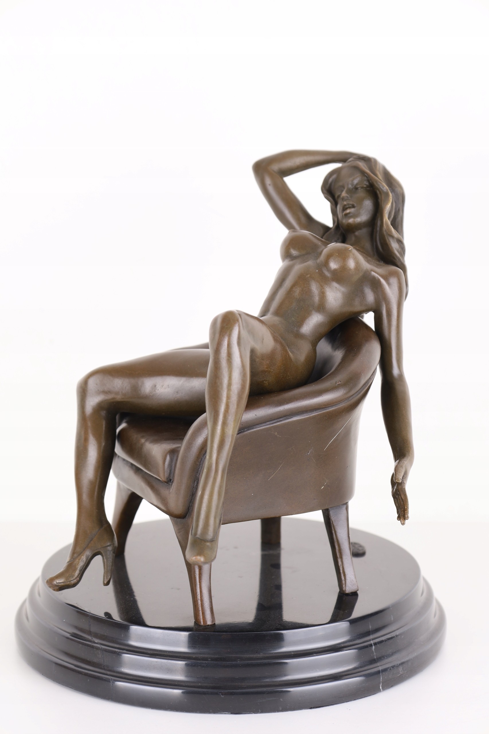 Erotyczna Rzeźba -BRĄZ!--KOBIETA NA fotelu