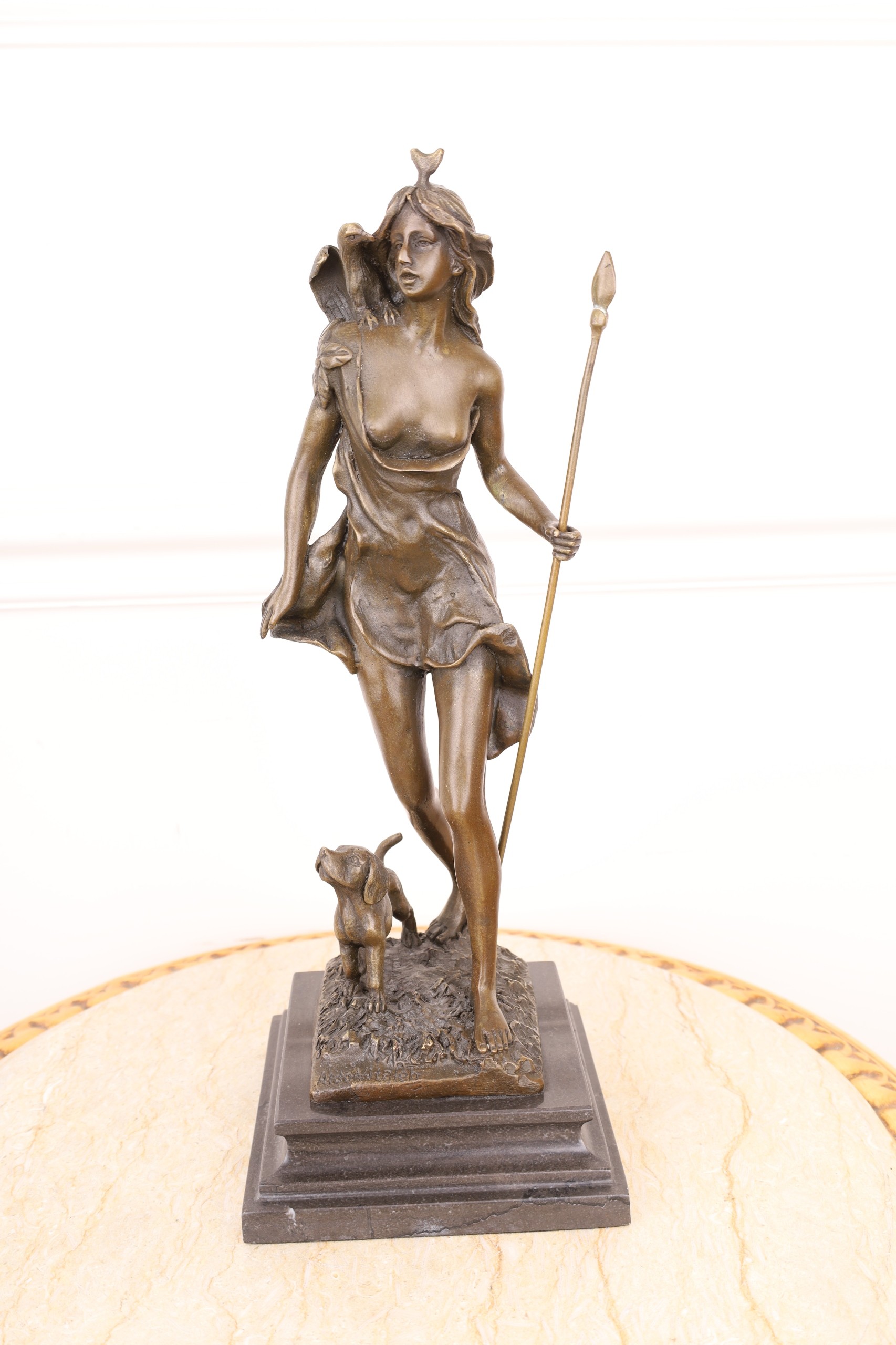 Diana z włócznią i psem - FIGURA Z BRĄZU rzeźba