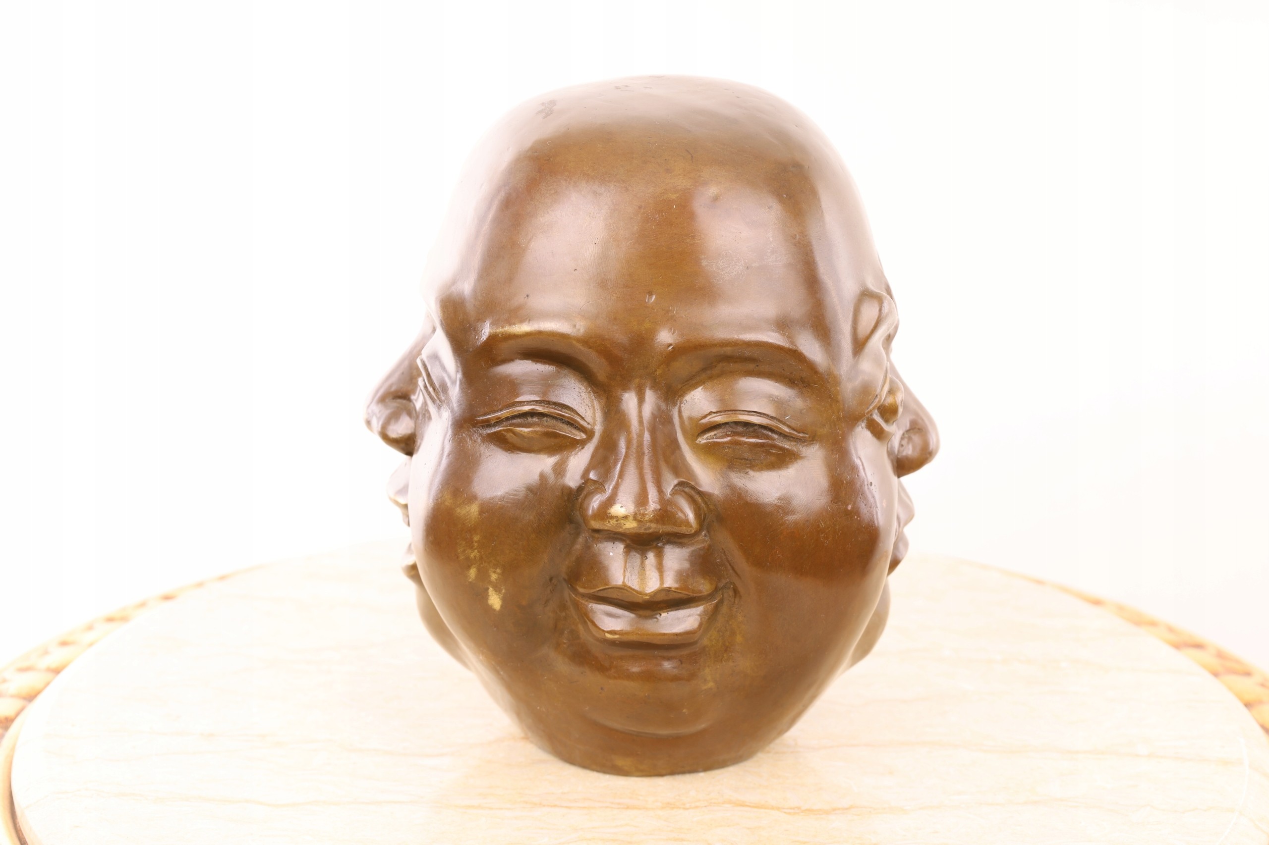 cztery twarze głowy buddy rzeźba statua